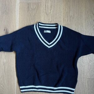 Hollister V neck sweater